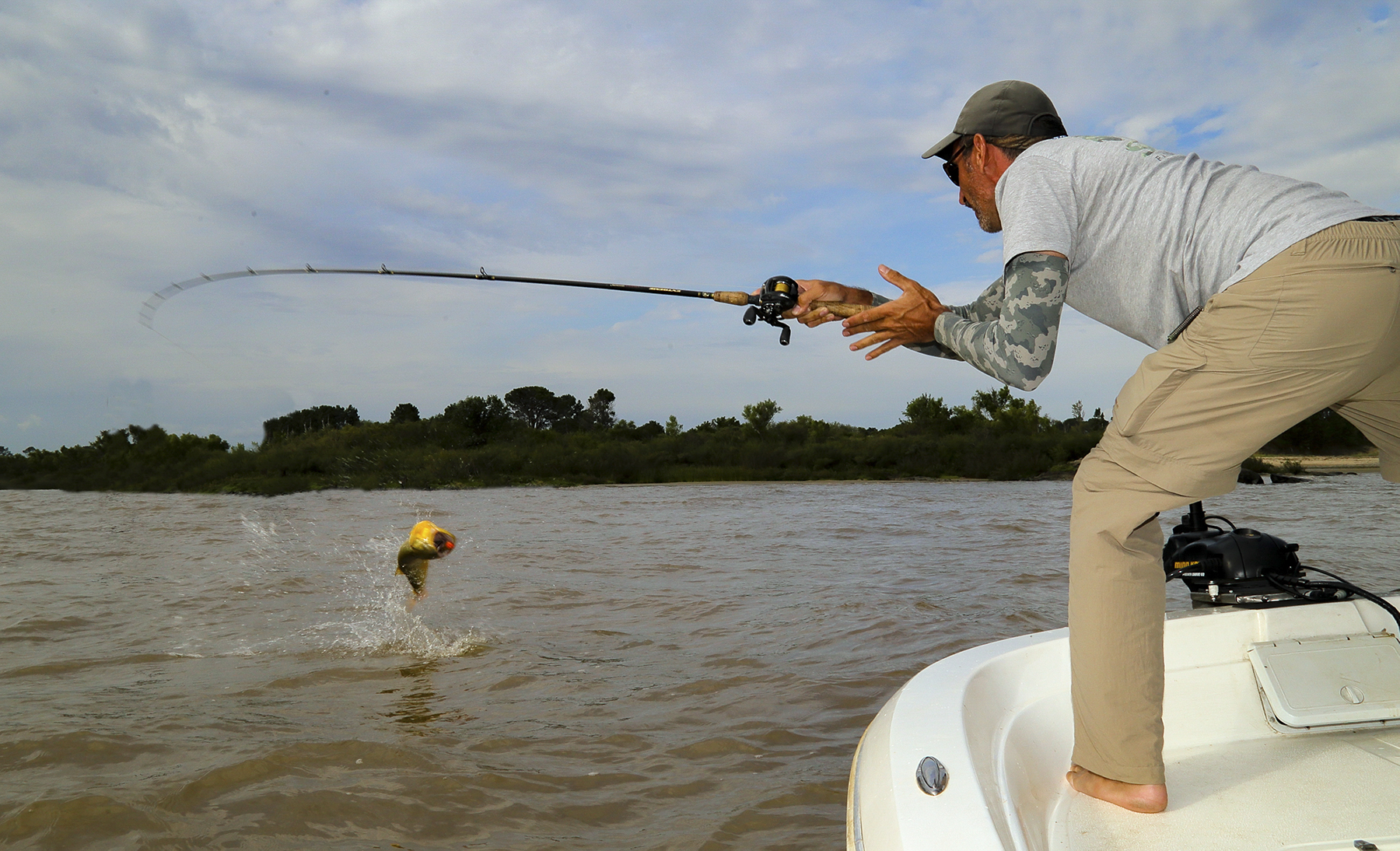 Depending the water conditions we use fly cast, bait cast or live bait