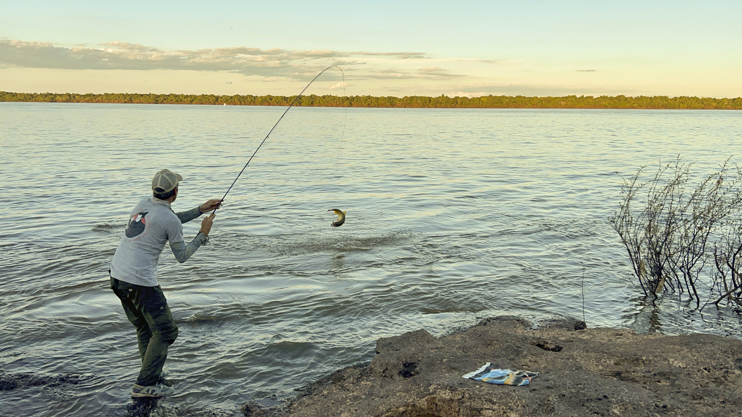 Depending the water conditions we use fly cast, bait cast or live bait